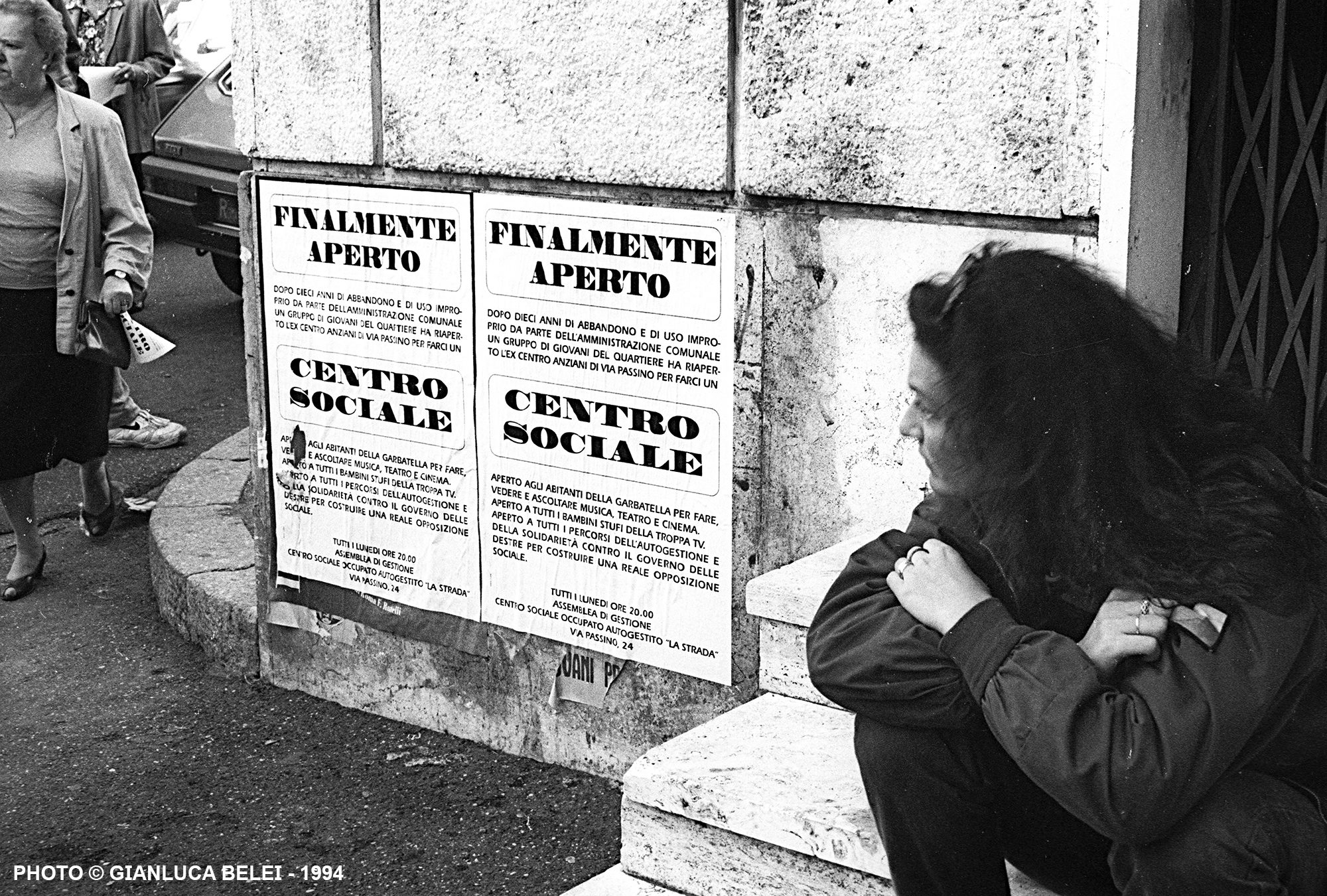 8 ottobre 1994. L'0ccupazione dei locali sotto all'ex mercato coperto di Garbatella. Nascita del C.S.O.A. (Centro Sociale Occupato Autogestito) La Strada. Roma. Foto di Gianluca Belei. Negativo b/n 35mm.